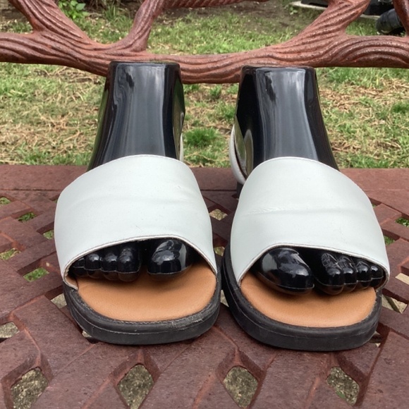 Duck Head White Sandals 9M - Picture 3 of 9